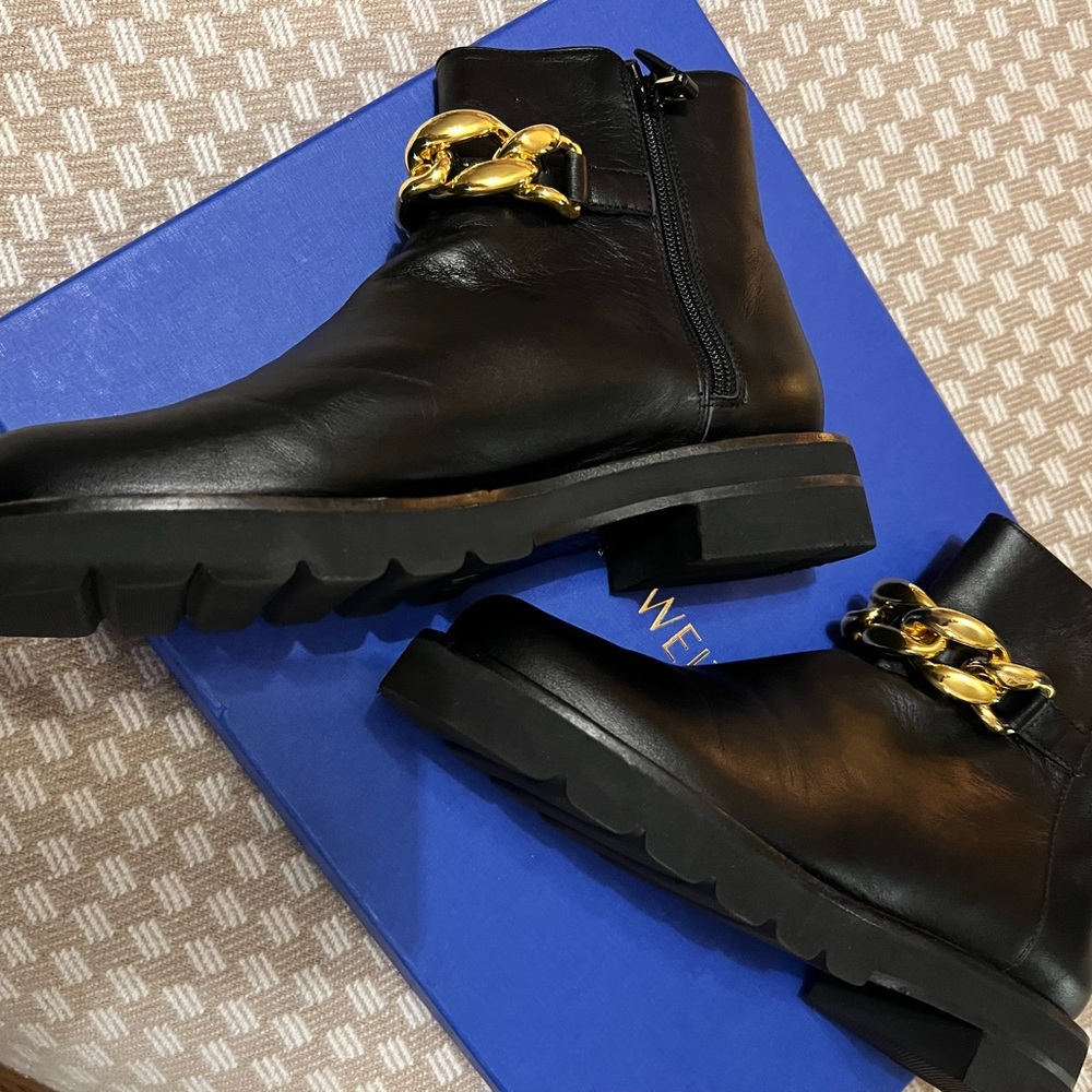 Stuart Weitzman black leather booties Size 6.5